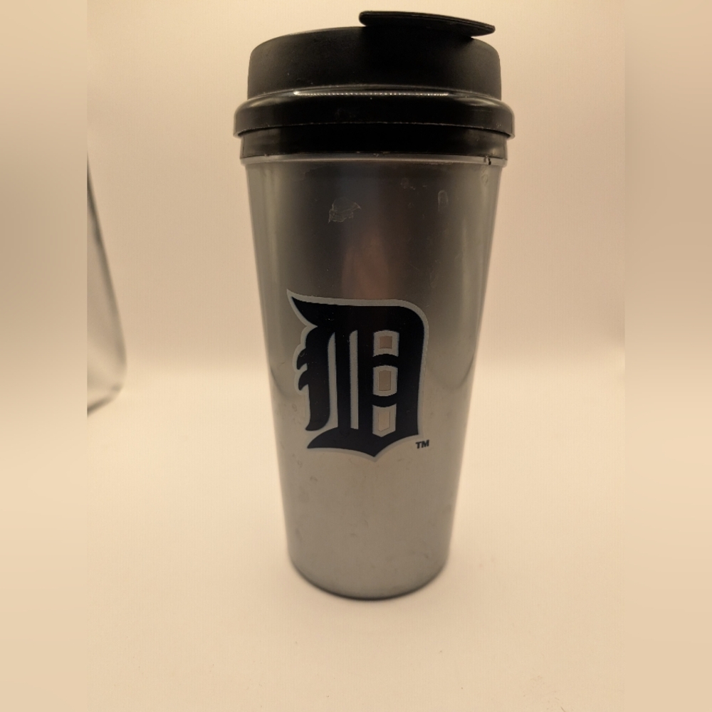 Detroit Tigers Travel Mug 16 Oz By Whirley MLB Plastic Silver & Black Lid